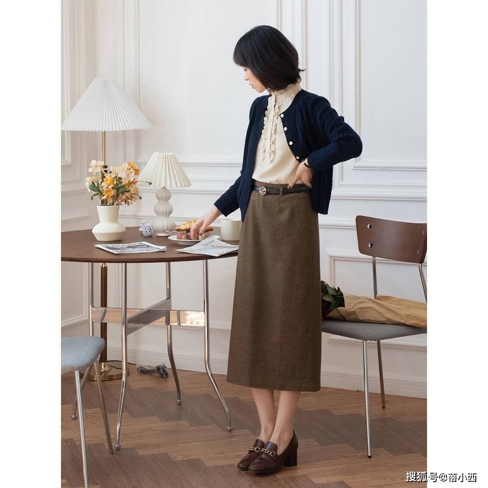 颜色 今年火了一种穿搭，叫“针织衫+半身裙”，不仅知性而且超有气质