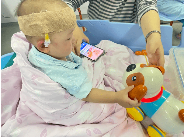 团队|西北妇女儿童医院成功为一名低龄幼儿实施日间微创斜视矫正手术