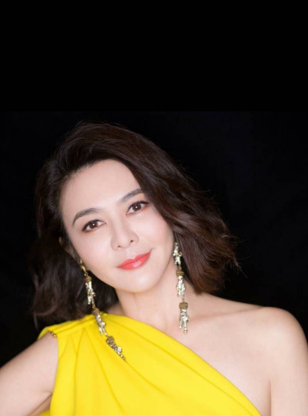 身材 关之琳瘦没了“阿姨味”，纤细身材穿红裙好优雅，看不出岁月痕迹
