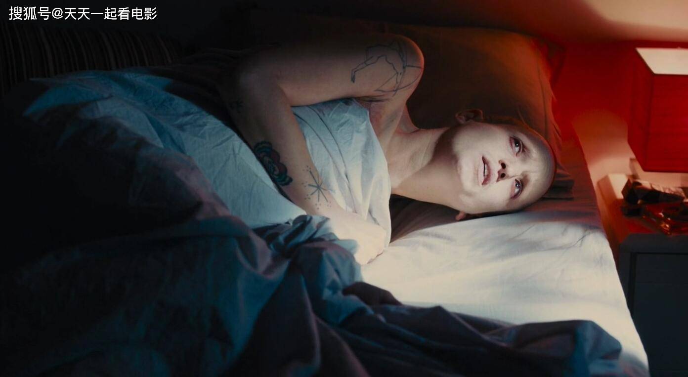 因为|人气车模不爱男人爱上车，事后意外怀孕，为隐瞒用发簪捅杀胎儿