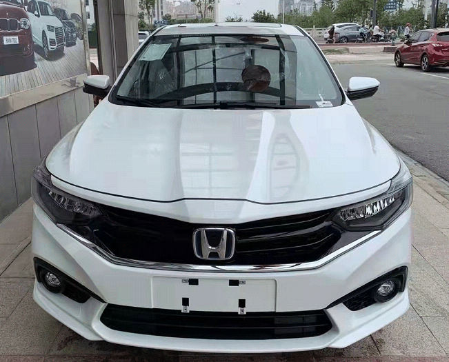 实拍本田小雅阁轴距超27米内饰奢华优惠后低至698万起