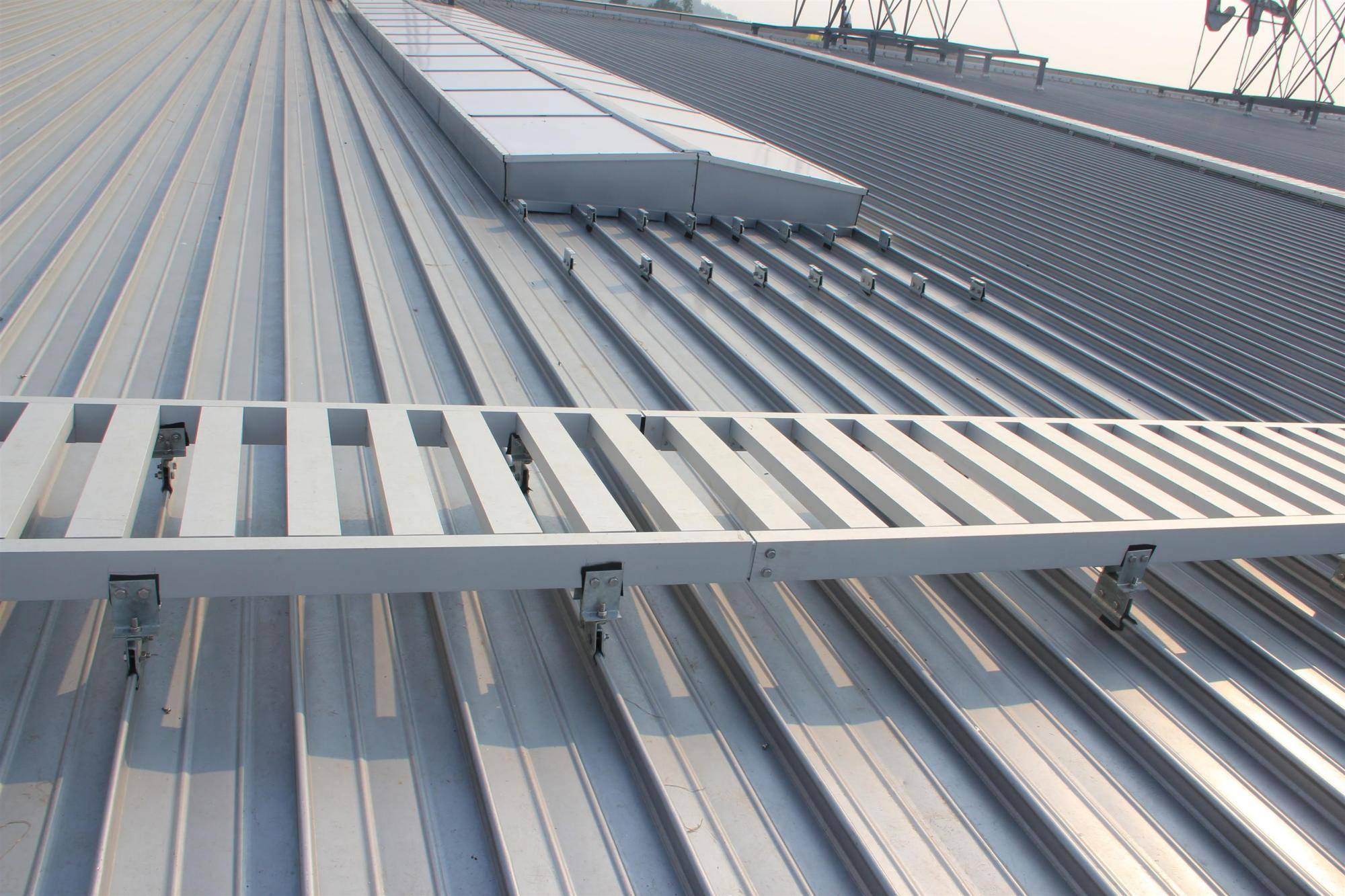 铝镁锰板金属屋面如何安装才能保用50年