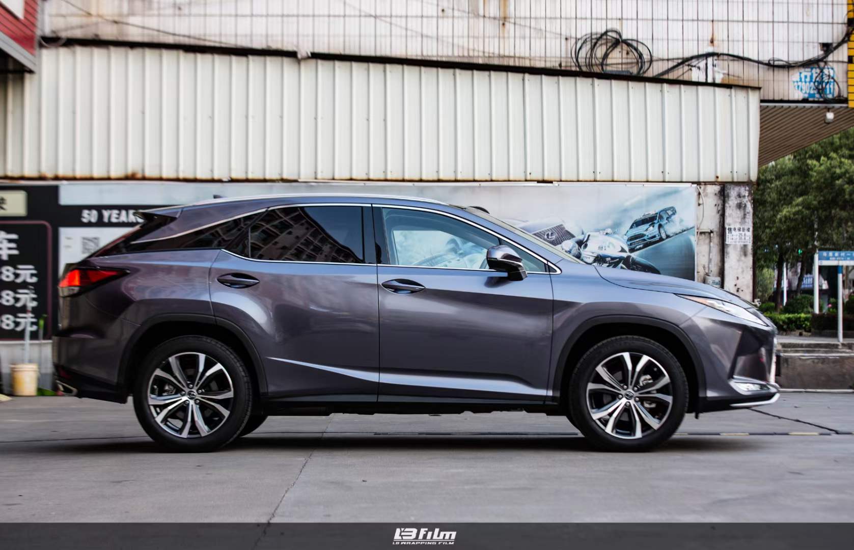 雷克萨斯rx300汽车lb改色膜超亮金属深邃灰