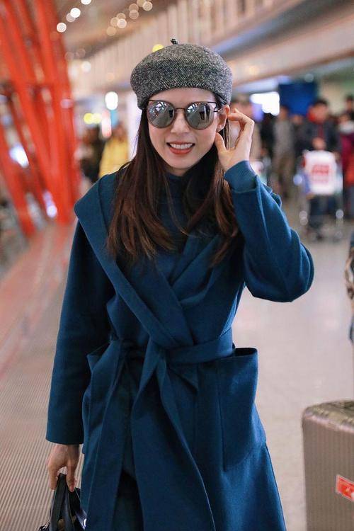 服装 关掉美颜后的李若彤回归现实，面容虽然很憔悴，但穿搭依旧时尚