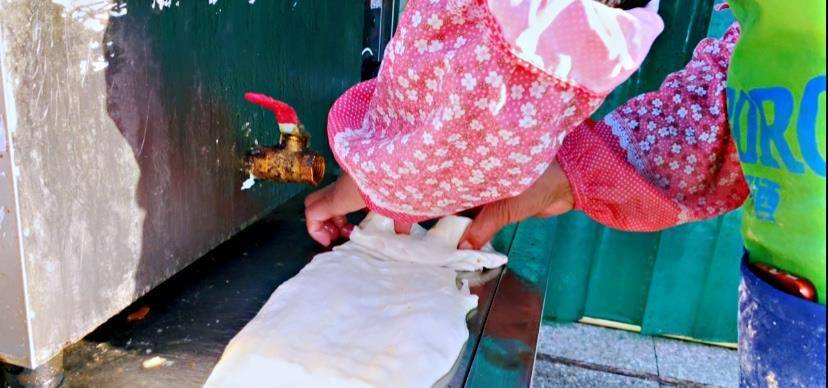 食欲|宁夏早餐店油条,空心酥脆,形状和麻花一样个性,配上豆腐脑美味