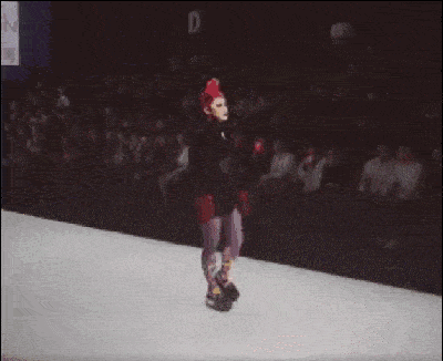 切换 陈志朋再登T台，切换两套原始风造型，穿羽绒服踩木靴够有气场！