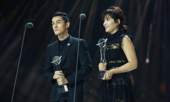 奖杯|迪丽热巴和李易峰为什么能同获两座奖杯，其实这八个字早有预料！