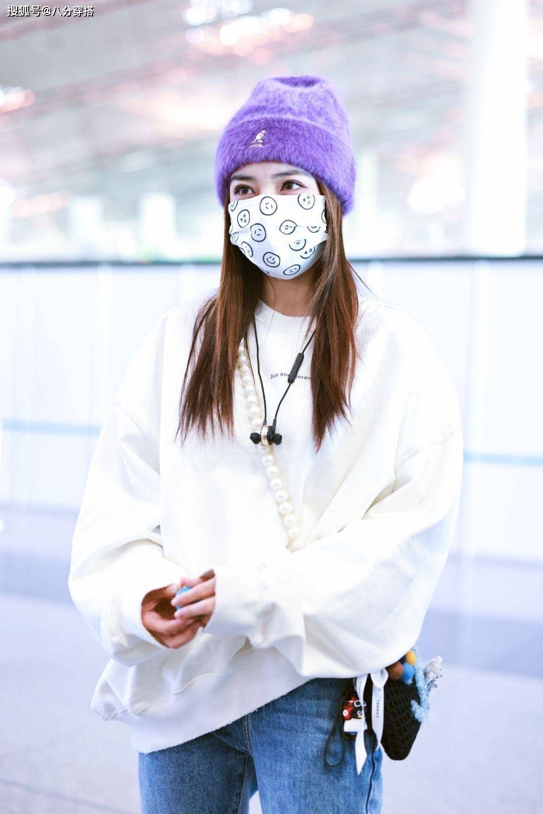 白卫衣 徐璐私服太时尚,白卫衣配牛仔裤都如此时髦,看起来像18岁的少女