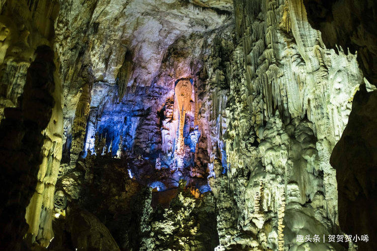 这里是天下第一洞，它是我国造型最奇特的洞穴之一，你想来看看吗