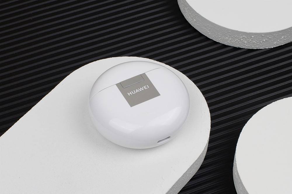 双十一TWS耳机大比武，苹果AirePods 3PK华为FreeBuds 4