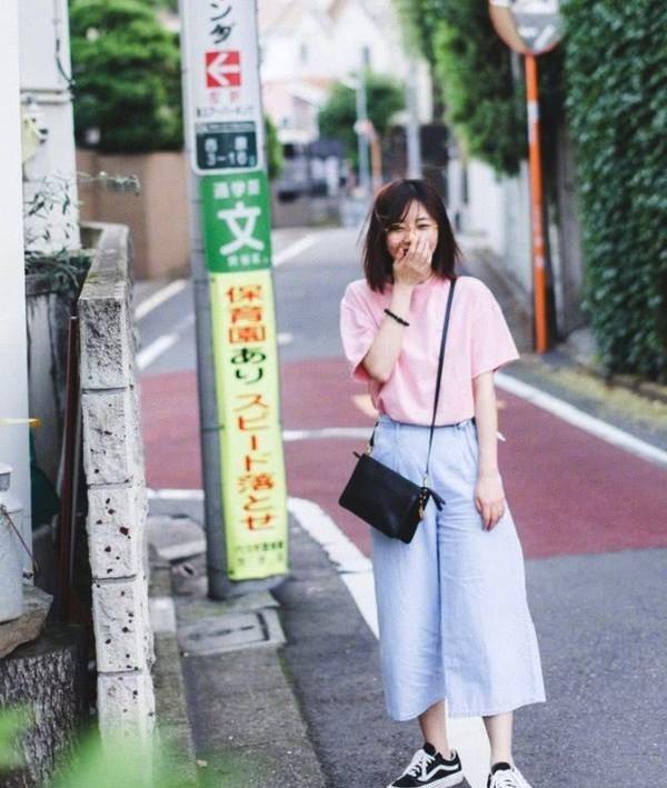 显得 谭松韵的初恋脸太有感了,解锁轻熟少女风,笑起来太迷人了!