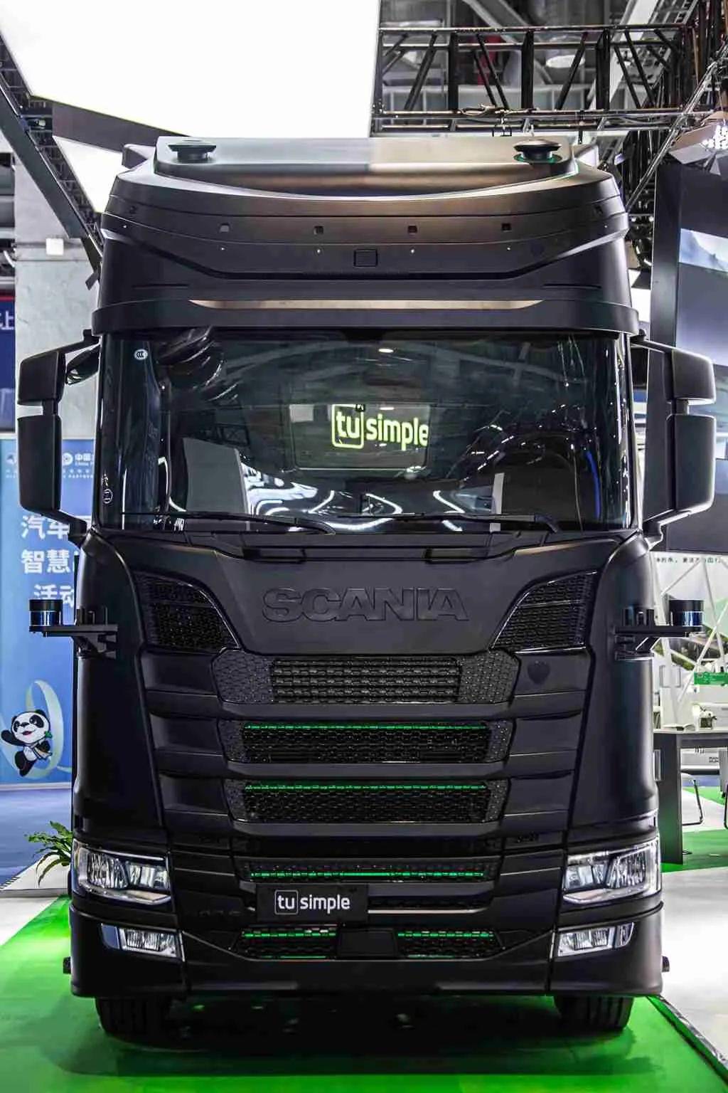 斯堪尼亚与图森未来携手亮相进博会，展示全集成无人驾驶解决方案