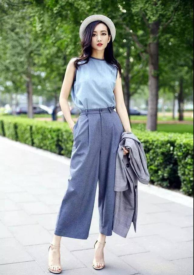 王鸥 王鸥瘦骨如柴？宝石绿套裙完全撑不起来啊，网友：还是胖点好！