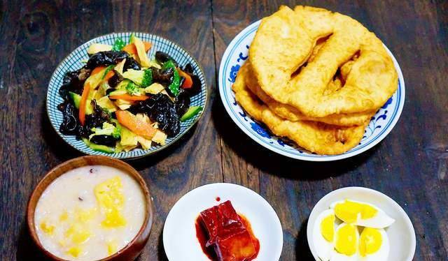 电饭煲|晒晒我家的早餐，好吃不将就，每天丰盛一大桌，营养味美