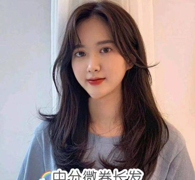 卷发秋季百搭女生卷发发型|甜美来袭