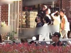 苗苗 郑恺夫妻俩过二人世界，苗苗揽老公肩膀逛街，两人身高几乎一样高