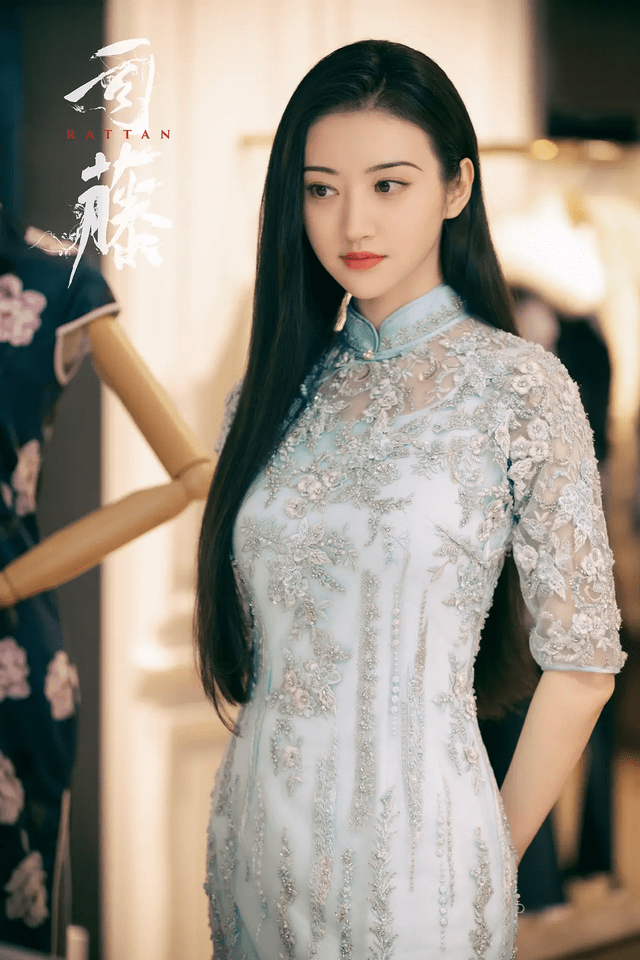 双颖“黑长直”惊艳众人的12位女星，双颖甜美娜扎性感，王祖贤难超越