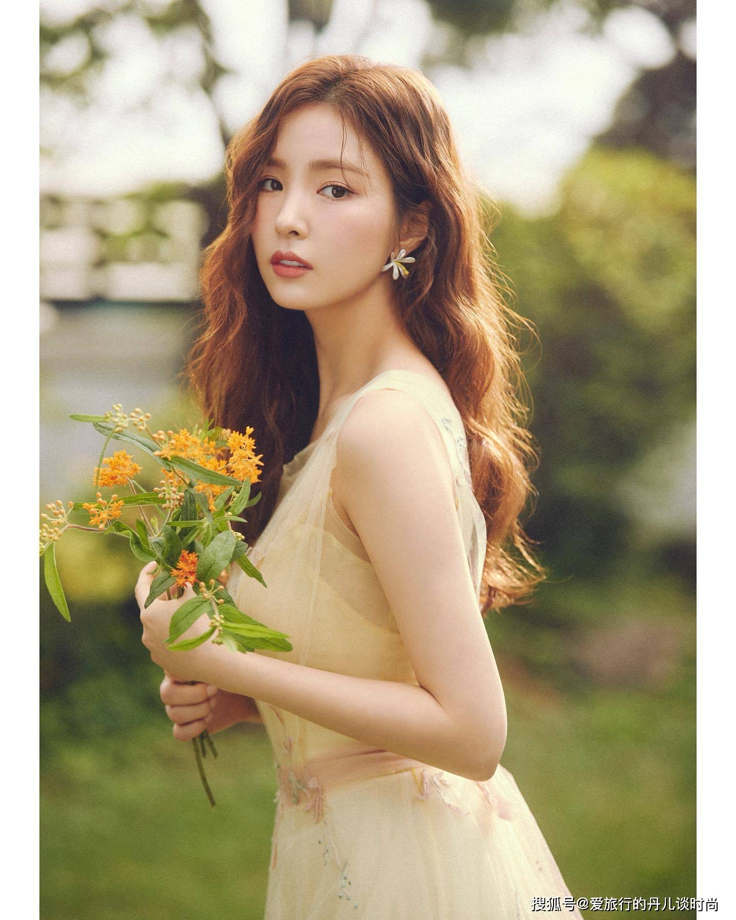 韩国女星申世景时尚穿搭示范每一套都很美