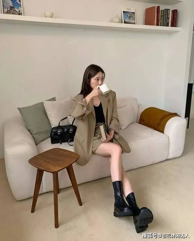 大地 这个秋冬“切尔西靴”又火了，显高显腿长，谁穿谁是时髦“腿精”