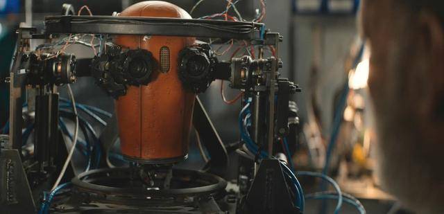 机器人|汤姆·汉克斯2021最新科幻《芬奇》幸存者、机器人和狗的公路狂奔