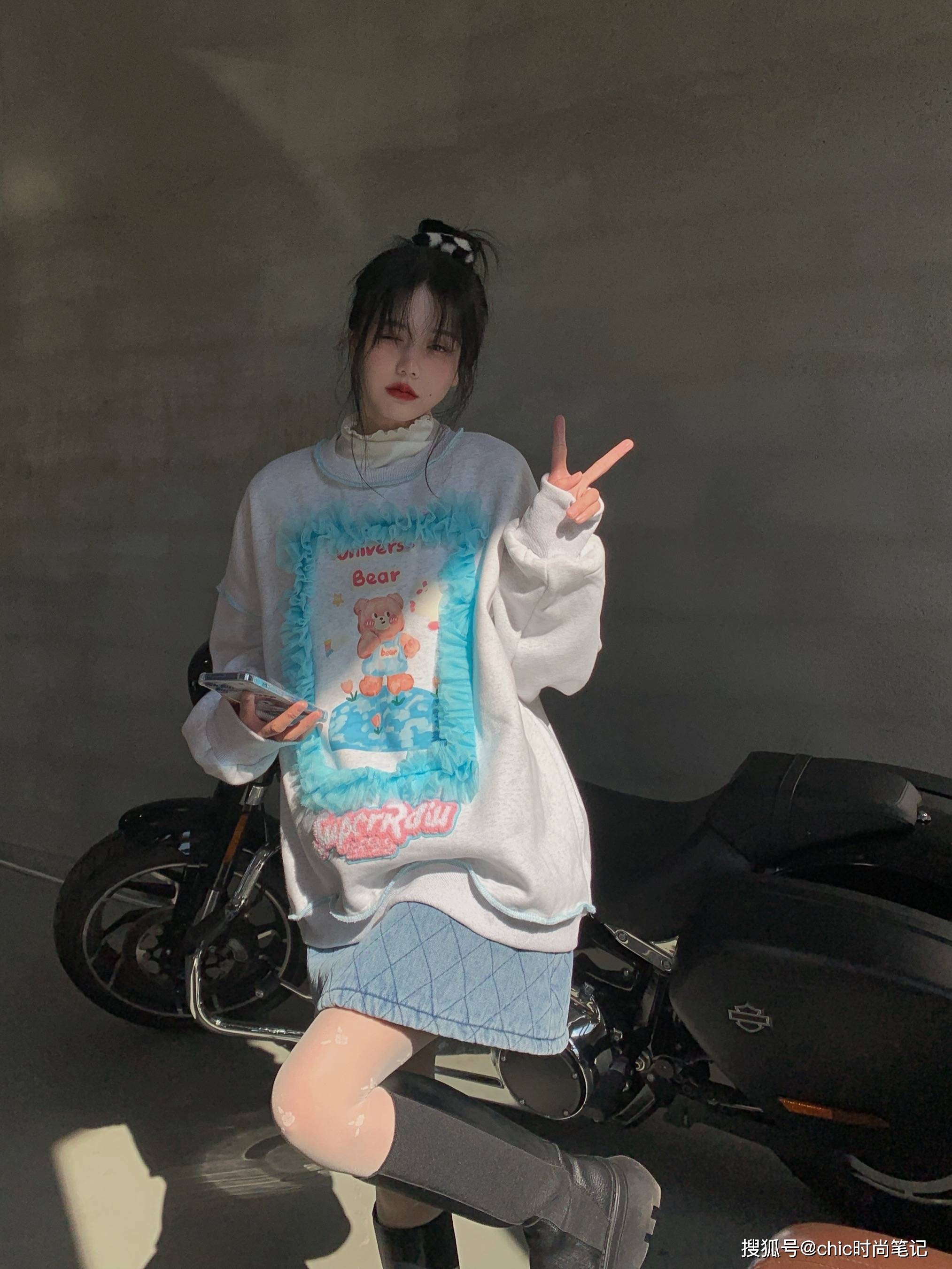 黑色 娜扎一身凌厉美艳的黑裙,可是看到鞋子却不淡定了,明明很搭呀