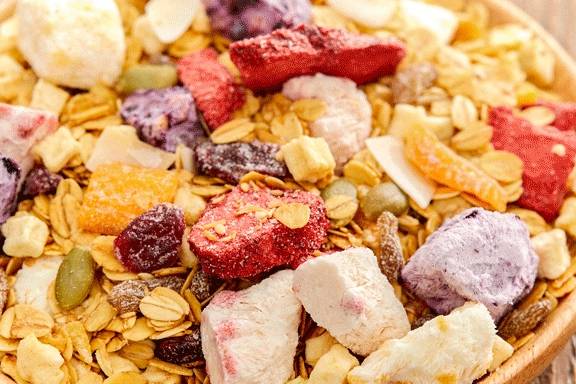 想象力|女兒奴汪小菲帶女兒享受豪華早餐，網友：貧窮限制了我想象力