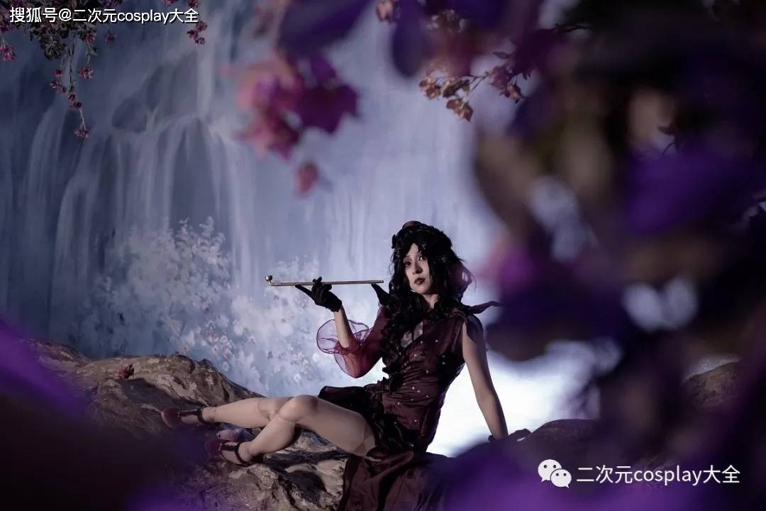 cos|《精灵梦叶罗丽》毒夕绯cos，身材高挑，有种令人着迷的气质