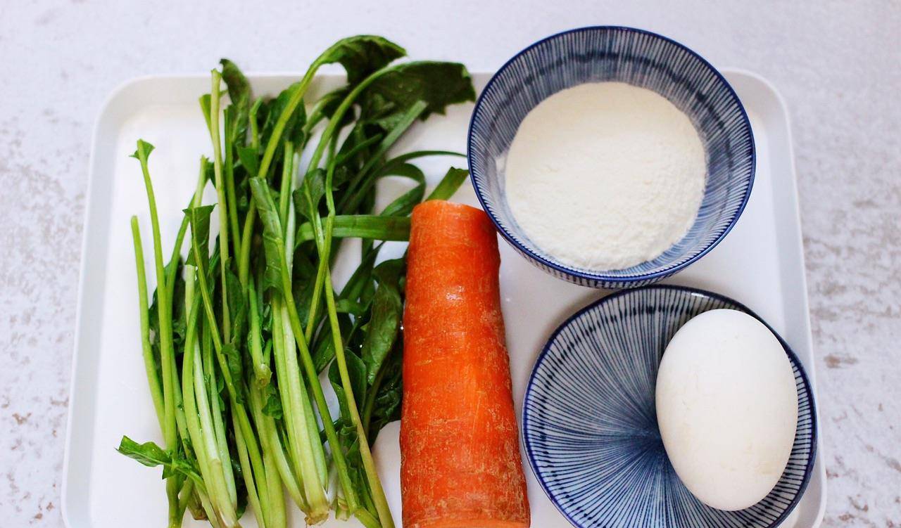 加入适量|早餐蛋饼新方法,不发面,不揉面。3分钟就出锅,软糯有层次