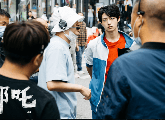 什么|《导演请指教》首播，点评场面太激烈，包贝尔赢了，因为我看懂了