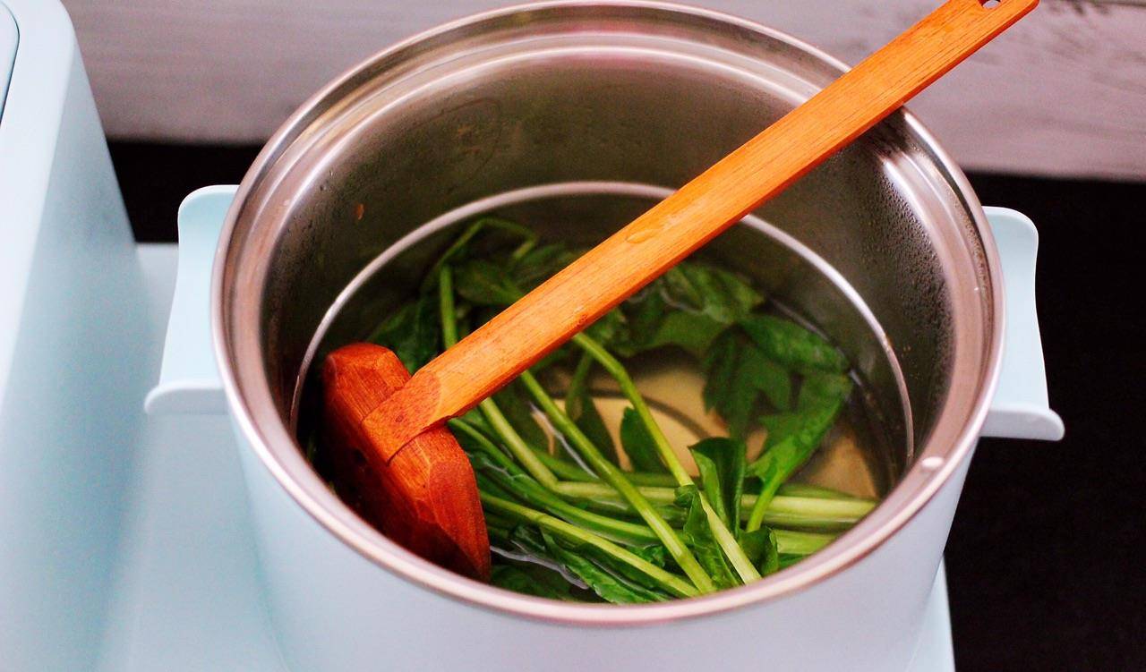 加入适量|早餐蛋饼新方法,不发面,不揉面。3分钟就出锅,软糯有层次