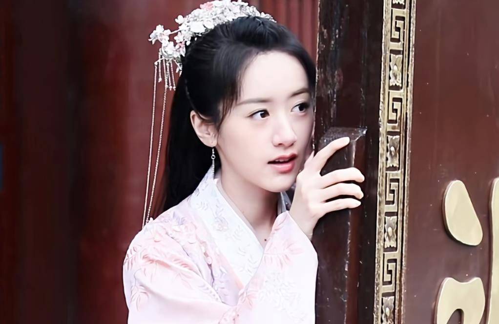 袁冰妍|袁冰妍下一部戏令人期待，与小一岁男主上演甜宠剧，两人同框超甜