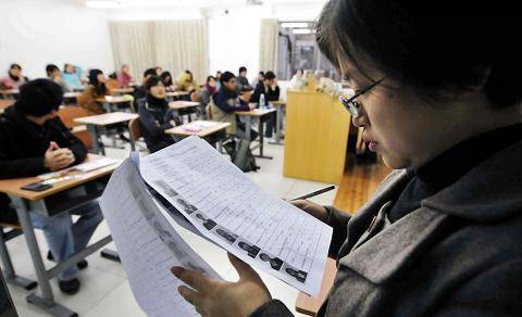 同学|为什么监考老师总爱喝水?得知杯子里的东西,学生:比我还调皮