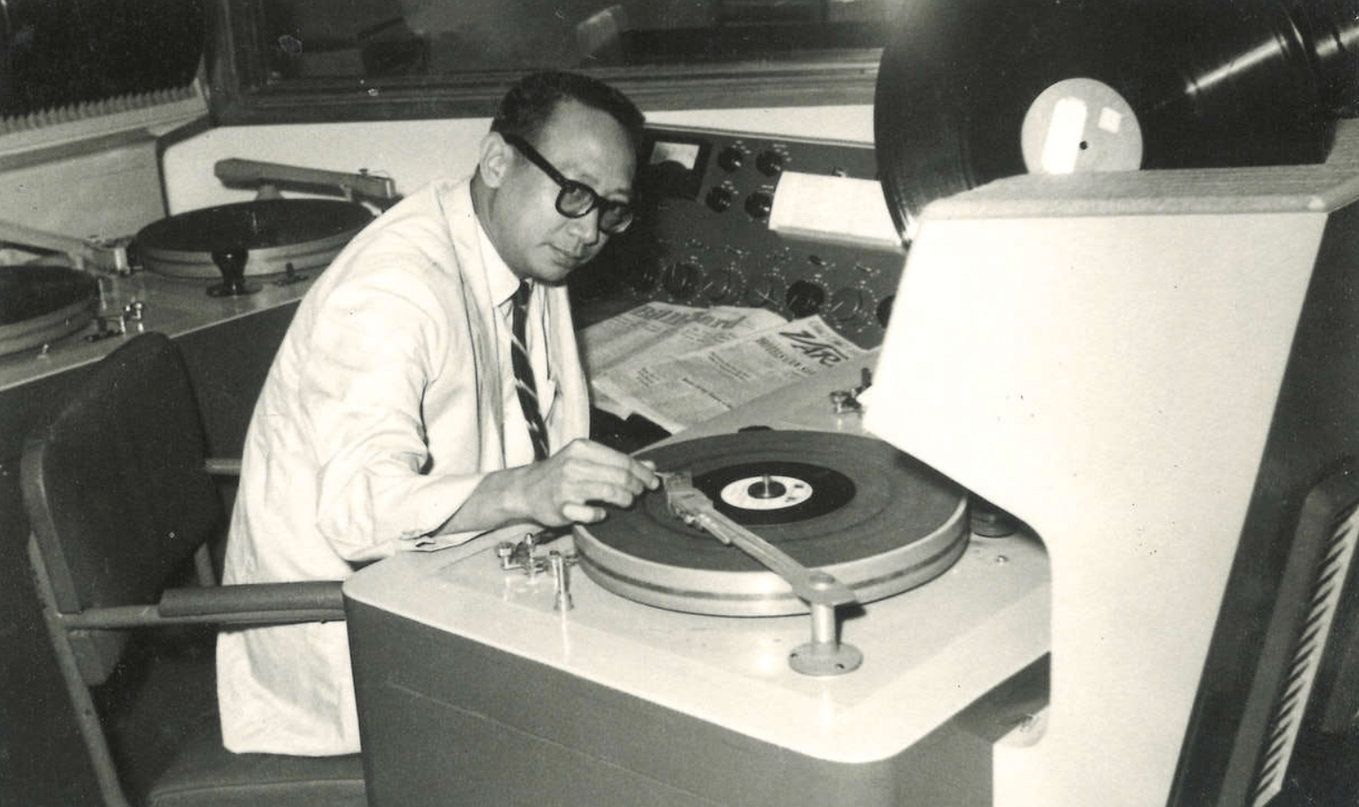 96岁uncleray举办红馆演唱会打破胡枫89岁纪录杜丽莎压轴献唱