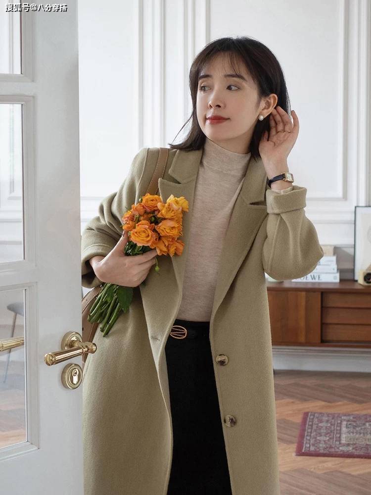 美眉 秋冬想保持女人味，别总穿牛仔裤，试试“毛衣+半身裙”温柔优雅