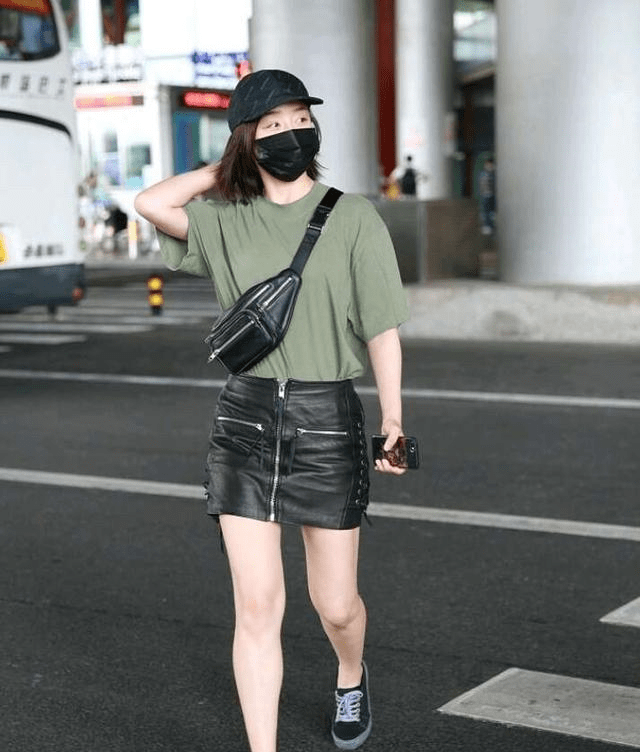 身材 袁姗姗离开滤镜后,颜值虽然像路人,但身材真好,肩膀直成一条线