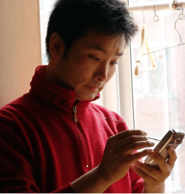 原创歌唱家刘和刚全村资助给蒋大为下跪亲生父亲在小区看大门