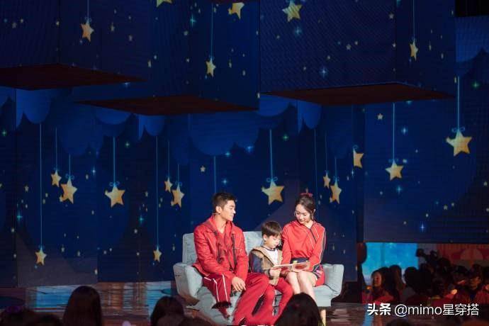 感觉 一家三口登春晚，霍思燕比小5岁的杜江还年轻，却被儿子呆萌抢镜