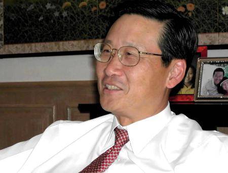 原创坐拥2百亿现金跟4200亩地皮还有8家上市公司却是靠妻子起家