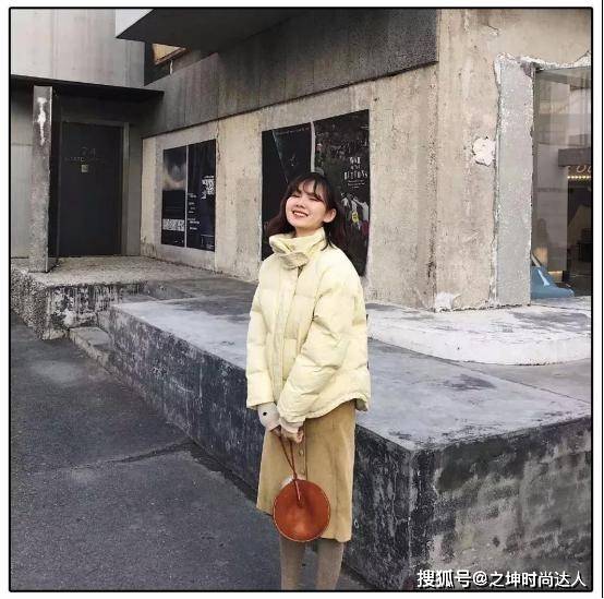 袁咏仪 一套穿搭比较森女文艺风，适合温柔优雅的女孩子