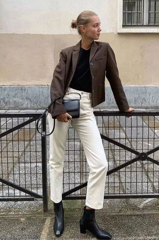 灯芯绒 别再穿高跟鞋了,奶奶裤+短靴才是今年秋冬最流行!