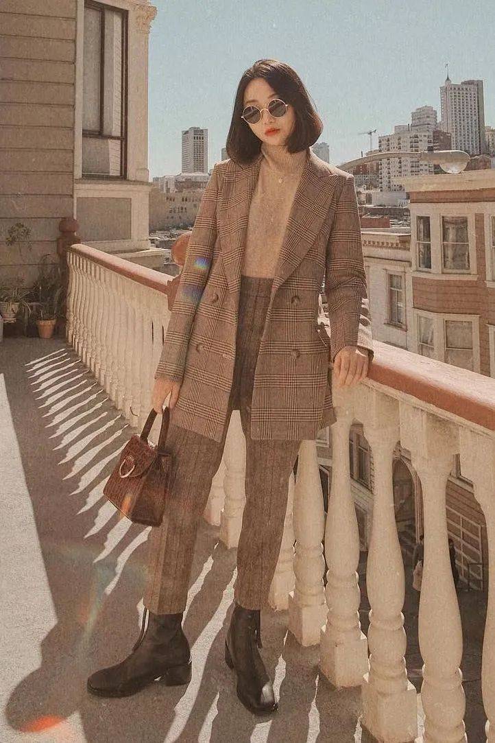 灯芯绒 别再穿高跟鞋了,奶奶裤+短靴才是今年秋冬最流行!