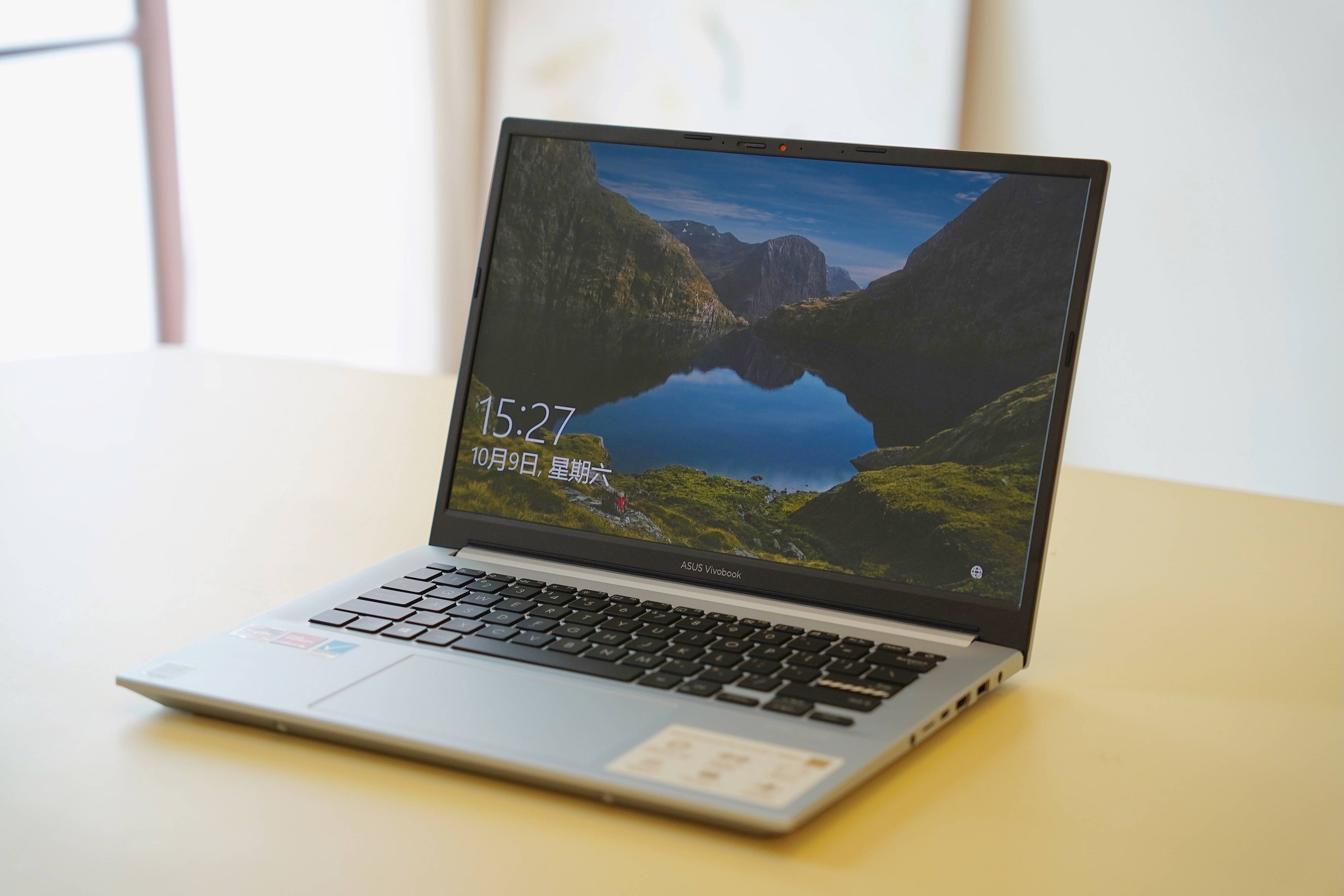 高性价比的oled锐龙轻薄本,华硕无畏pro14 锐龙版强势来袭_屏幕