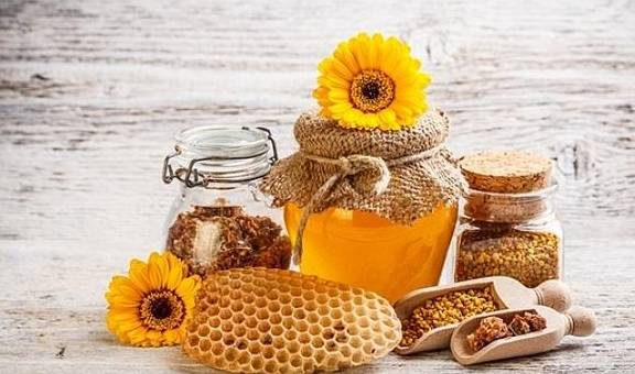 这两类人不能吃蜂蜜 日常生活中吃蜂蜜可以治疗各种疾病 血糖