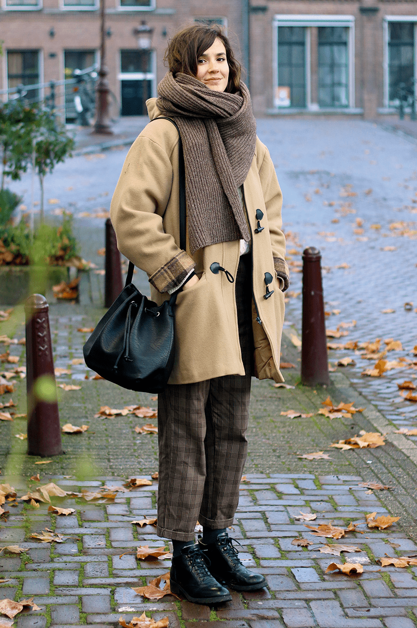 灯芯绒 别再穿高跟鞋了,奶奶裤+短靴才是今年秋冬最流行!