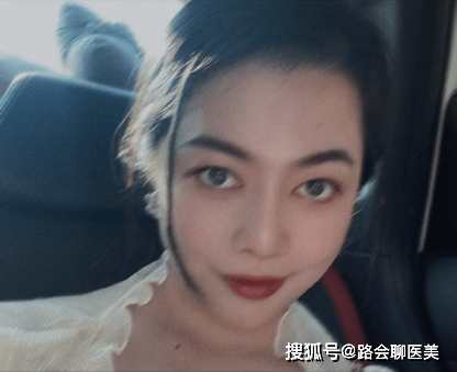 整形医生，你太搞笑了吧？做“妈生鼻子”不就是在做“寂寞”吗？