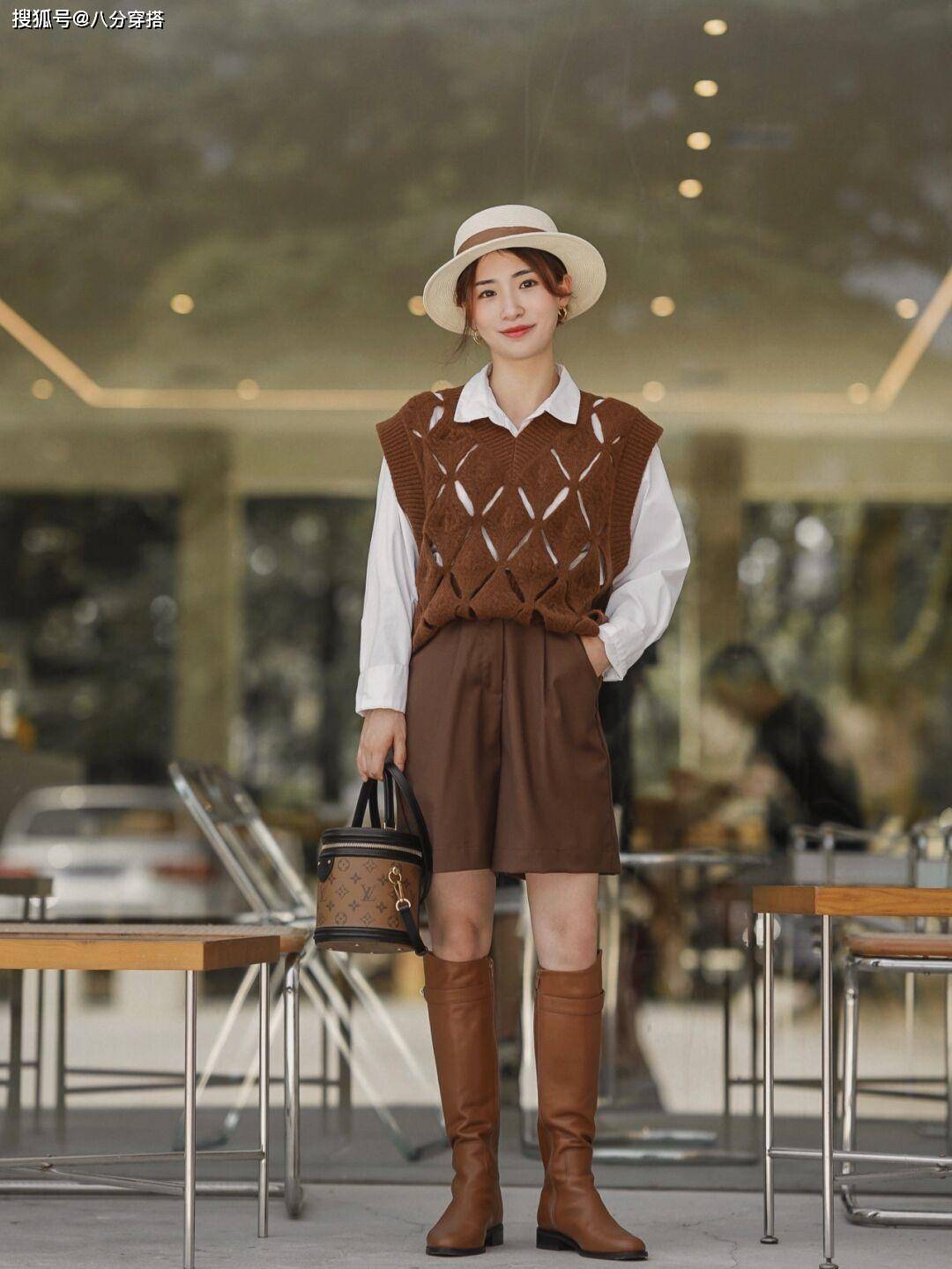 黑色 冬天“背心叠穿”时髦又保暖,记住这几个技巧,轻松美出高级感