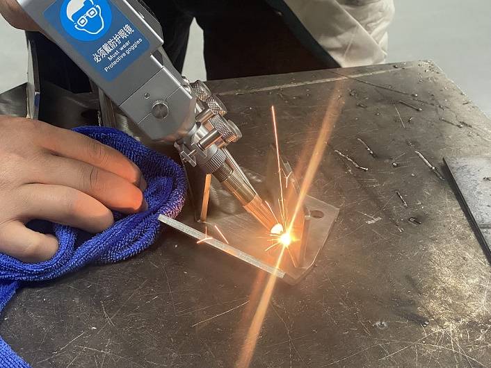 s600风冷小型手持激光焊接机,占据厨具市场