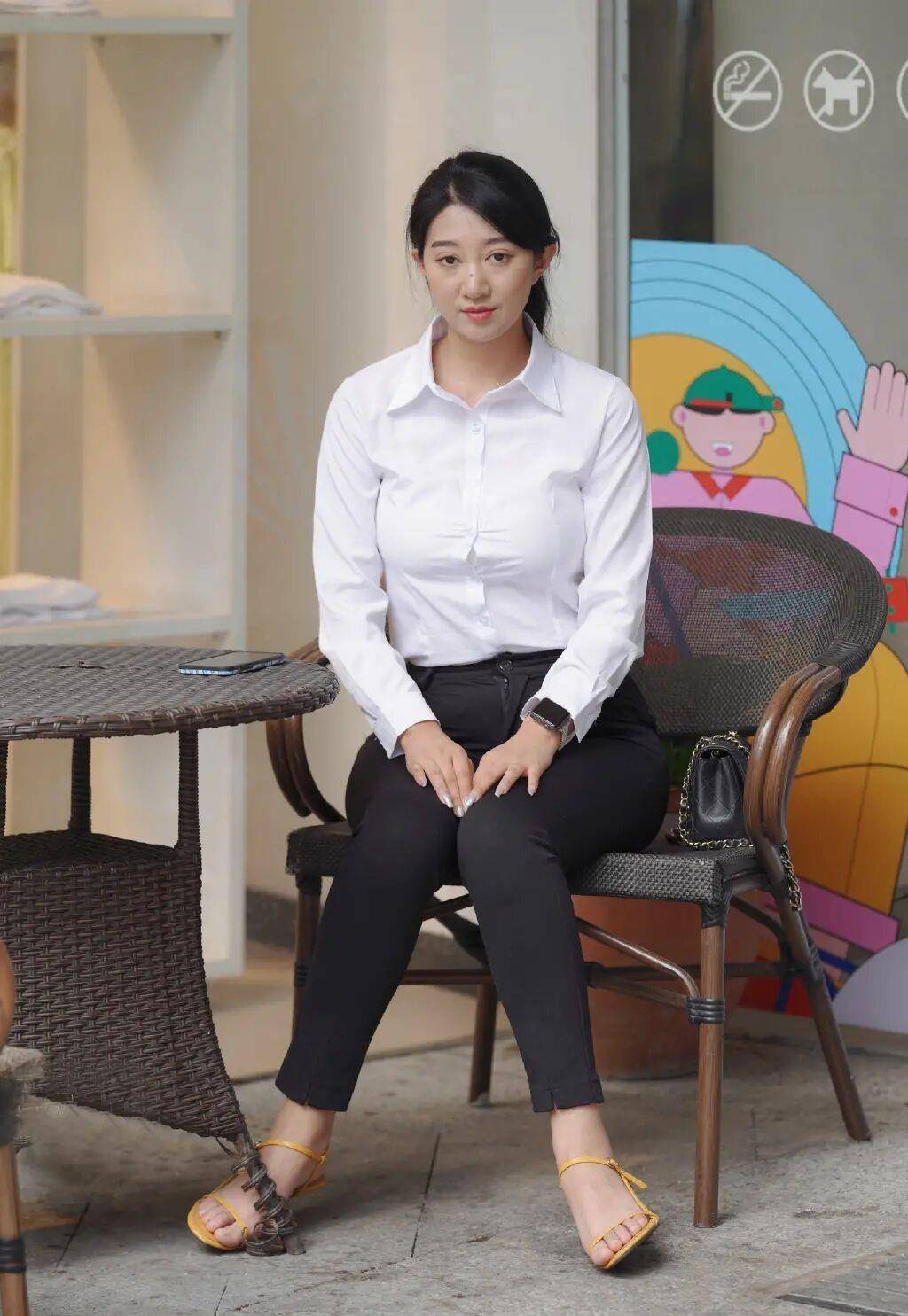 女士 “膀大胯宽”如何穿衣？掌握“2要2不要”的搭法，遇见更美的自己