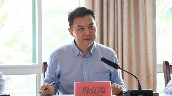 保亭县委书记穆克瑞县长王惠仙开展重点项目现场服务