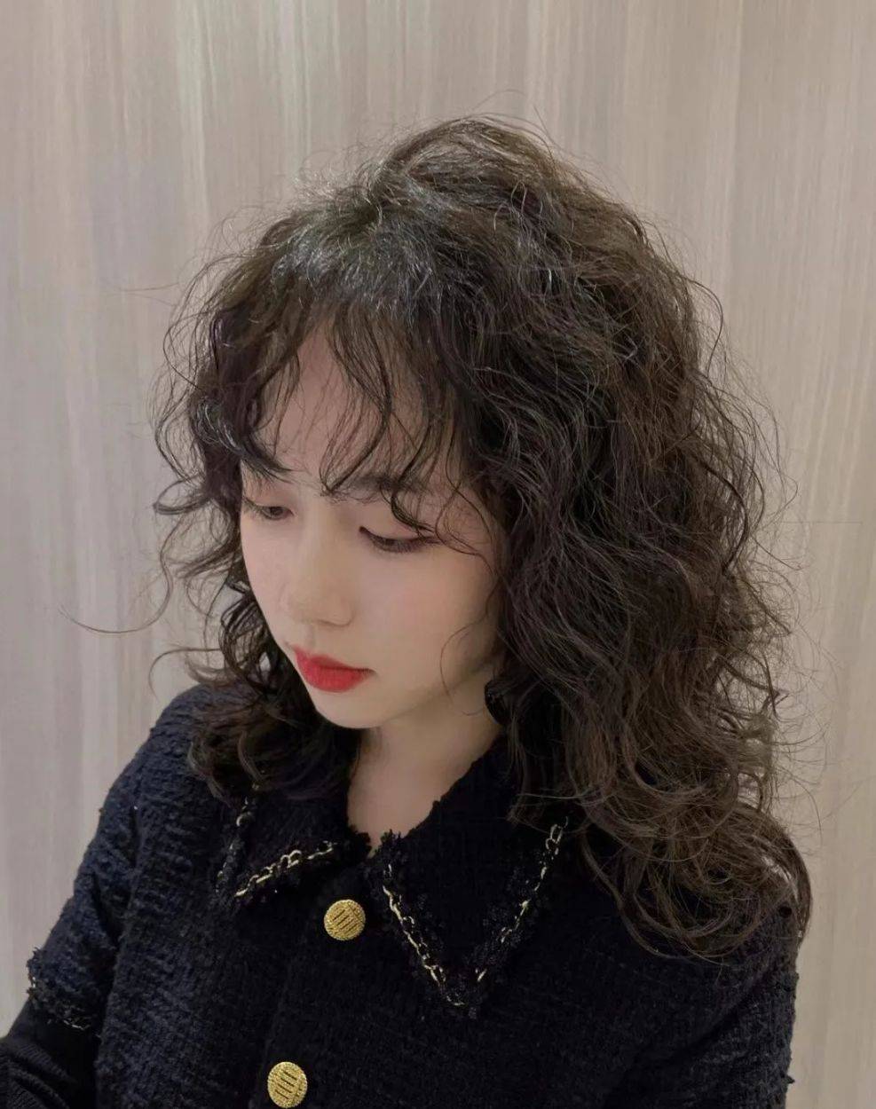 发型漂亮女士都在做这几种发型，又美又时尚，你喜欢吗